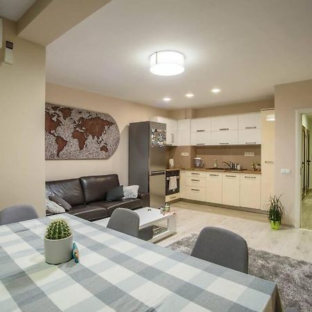 Sunny Spacious Apartment In A Great Location Kazanlŭk Exterior foto